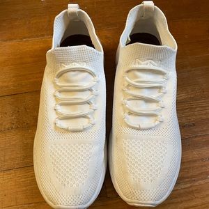 White slip on tennis shoes - size 7.5